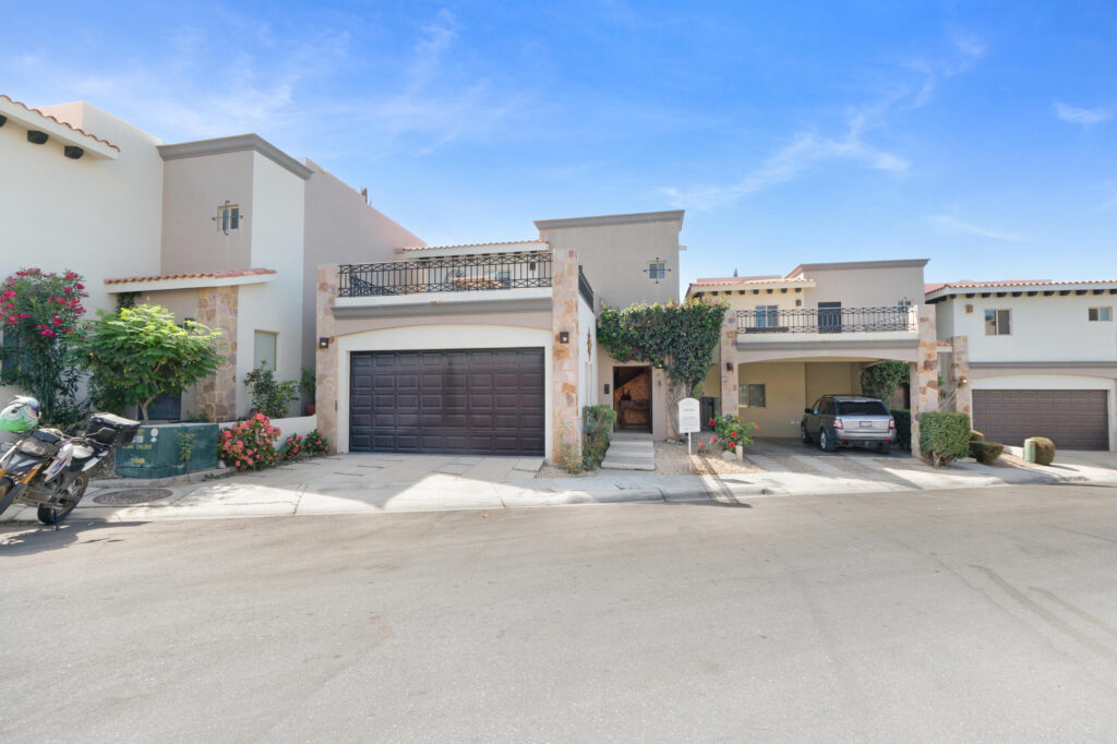 Los Cabos Cumbre Del Tezal Move-in ready and fully furnished. 2,045 sq ft of construction on a 2,551 sq ft lot with 3-car parking. Luxury finishes include marble flooring, wood kitchen with granite countertops, built-in wooden closets in all bedrooms, and vanities with tempered glass shower doors in all 3.5 baths. Fully equipped with 5 Gree inverter mini-split A/C units (3 × 1-ton, 2 × 2-ton), LG 22' French Door refrigerator, Whirlpool gas stove, and 1.7 cu ft microwave hood. Additional features: rooftop with bar, grill & sink, private terrace, storage, WiFi smart lock, private 5,000-liter cistern, and termite prevention system. ommunity: pool, gym, sports courts, kids' area, 3 clubhouses & 24/7 gated security – #19 Ventanas Del Mar, Cabo Corridor, BS