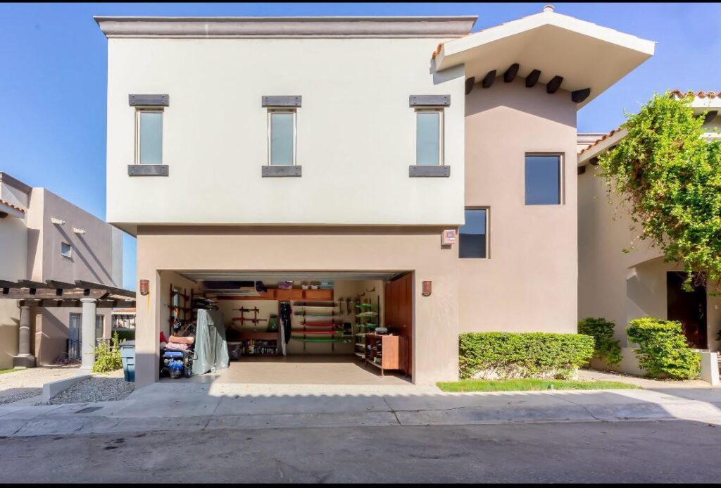 Los Cabos Cabo Del Mar Ecopark This modern-designed home stands out for its spacious areas, excellent layout, and full equipment, positioning itself as one of the most complete properties currently available within the development.The property combines functionality, comfort, and private outdoor spaces, making it ideal for those seeking a comfortable residence or an investment in a constantly growing area of Cabo San Lucas. for sale