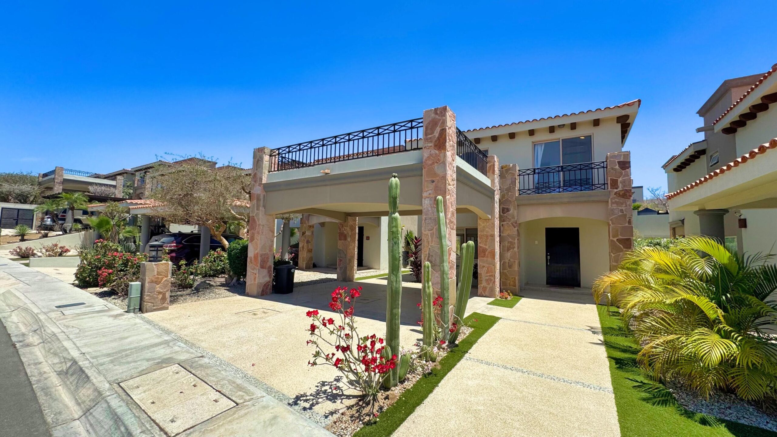 Los Cabos Cumbre Del Tezal Move-in ready and fully furnished. 2,045 sq ft of construction on a 2,551 sq ft lot with 3-car parking. Luxury finishes include marble flooring, wood kitchen with granite countertops, built-in wooden closets in all bedrooms, and vanities with tempered glass shower doors in all 3.5 baths. Fully equipped with 5 Gree inverter mini-split A/C units (3 ร 1-ton, 2 ร 2-ton), LG 22' French Door refrigerator, Whirlpool gas stove, and 1.7 cu ft microwave hood. Additional features: rooftop with bar, grill & sink, private terrace, storage, WiFi smart lock, private 5,000-liter cistern, and termite prevention system. ommunity: pool, gym, sports courts, kids' area, 3 clubhouses & 24/7 gated security for sale