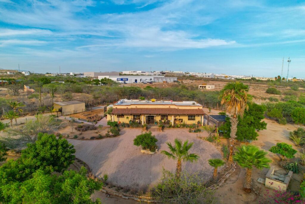 Los Cabos La Playita AMAZING OPPORTUNITY!!! Five bedrooms, Four and One half baths including a Luxury Ocean โ Avenida Jacarandas, Cabo San Lucas, BS