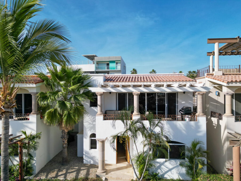 Los Cabos Magisterial Located in a residential area with excellent appreciation and high rental demand, this duplex is an outstanding opportunity for investors or buyers looking to build equity through light renovations. Both apartments are included in the sale as one deeded property. The neighborhood continues to grow in popularity due to its strategic location and accessibility, making this property an attractive option for rental income or long-term investment. Ubicado en una zona residencial de excelente plusvalía y alta demanda de rentas, este dúplex representa una magnífica oportunidad para inversionistas o compradores interesados en generar patrimonio mediante remodelaciones ligeras. Ambos departamentos están incluidos en la venta como una sola propiedad escriturada. La colonia continúa aumentando su popularidad gracias a su ubicación estratégica y accesibilidad, convirtiendo esta propiedad en una excelente opción para generar ingresos por renta o inversión a largo plazo. – Camino El Tezal, Cabo Corridor, BS