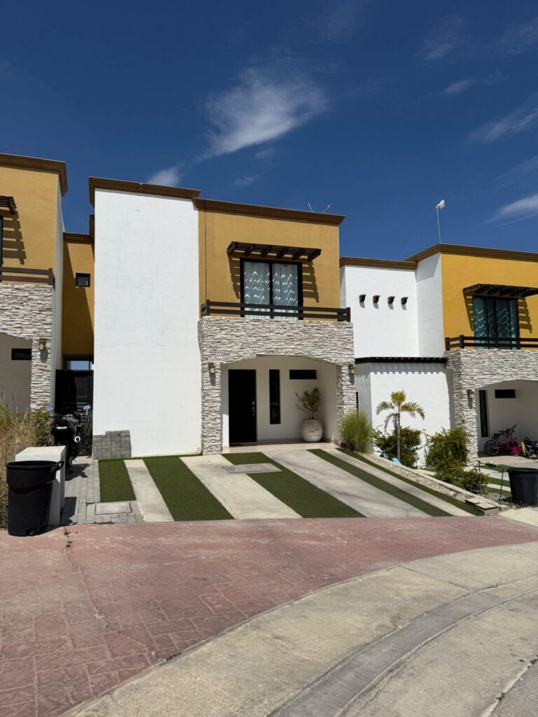 Los Cabos Camino Del Mar A unique opportunity to acquire a furnished home with 3 bedrooms, 2 and a ½ baths, 2 car garage, patio, and a rooftop with ocean, mountain and golf course – Lt4 Mz1 Amatista, San Jose del Cabo, BS