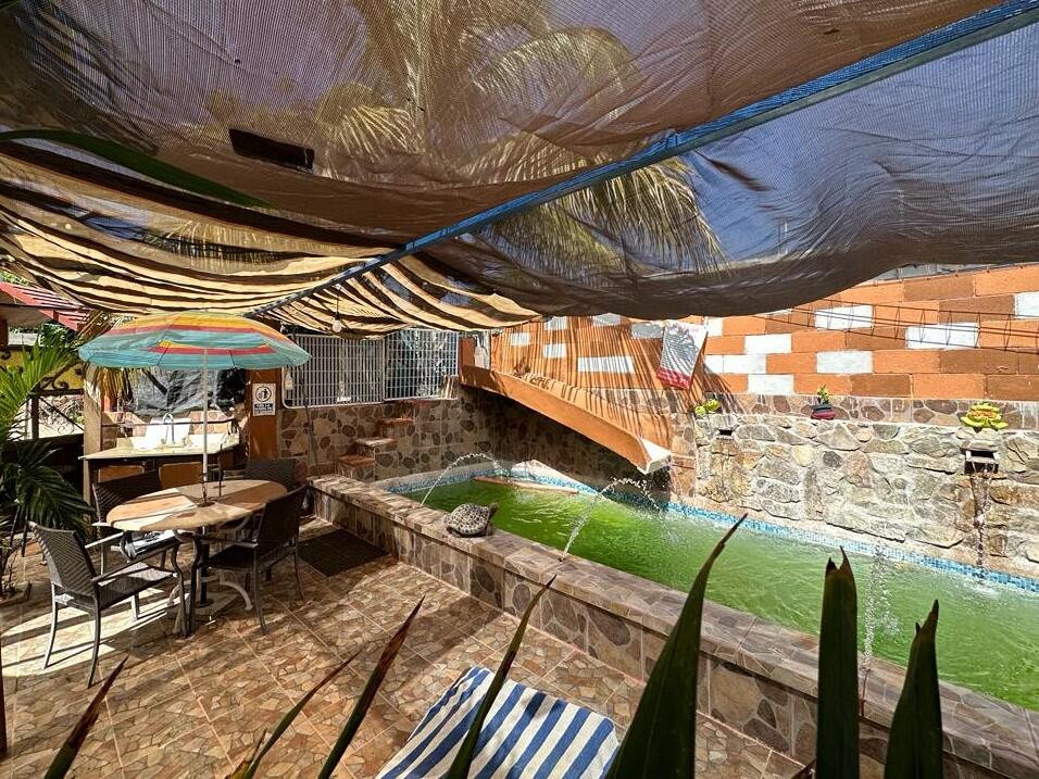 Los Cabos La Cima Descubre esta acogedora casa en La Cima, ubicada en una zona tranquila del corredor turístico de Los Cabos.La propiedad de dos niveles ofrece un diseño funcional con 2 rec/3 baños, ideal tanto para vivir tiempo completo y para inversión vacacional.En planta baja encontrarás espacios bien distribuidos que incluyen área de sala, comedor y cocina, creando un ambiente práctico para la vida diaria.En el segundo nivel se encuentra una estancia adicional, perfecta como sala de TV, oficina o área familiar, la cual tiene el potencial de convertirse en una tercera recámara, brindando mayor flexibilidad según las necesidades del propietario.Ubicada en una zona con fácil acceso a supermercados servicios y playas, esta casa combina comodidad, privacidad y excelente potencial de plusvalía en Discover this inviting home in La Cima, located in a quiet area of the Los Cabos tourist corridor. This two-story property offers a functional design with 2 bedrooms and 3 bathrooms, ideal for full-time living or as a vacation investment. On the ground floor, you'll find well-distributed spaces including a living room, dining room, and kitchen, creating a practical environment for everyday living. The second floor features an additional room, perfect as a TV room, office, or family area, which has the potential to be converted into a third bedroom, providing greater flexibility according to the owner's needs. Located in an area with easy access to supermarkets, services, and beaches, this home combines comfort, privacy, and excellent appreciation potential in Los Cabos. for sale
