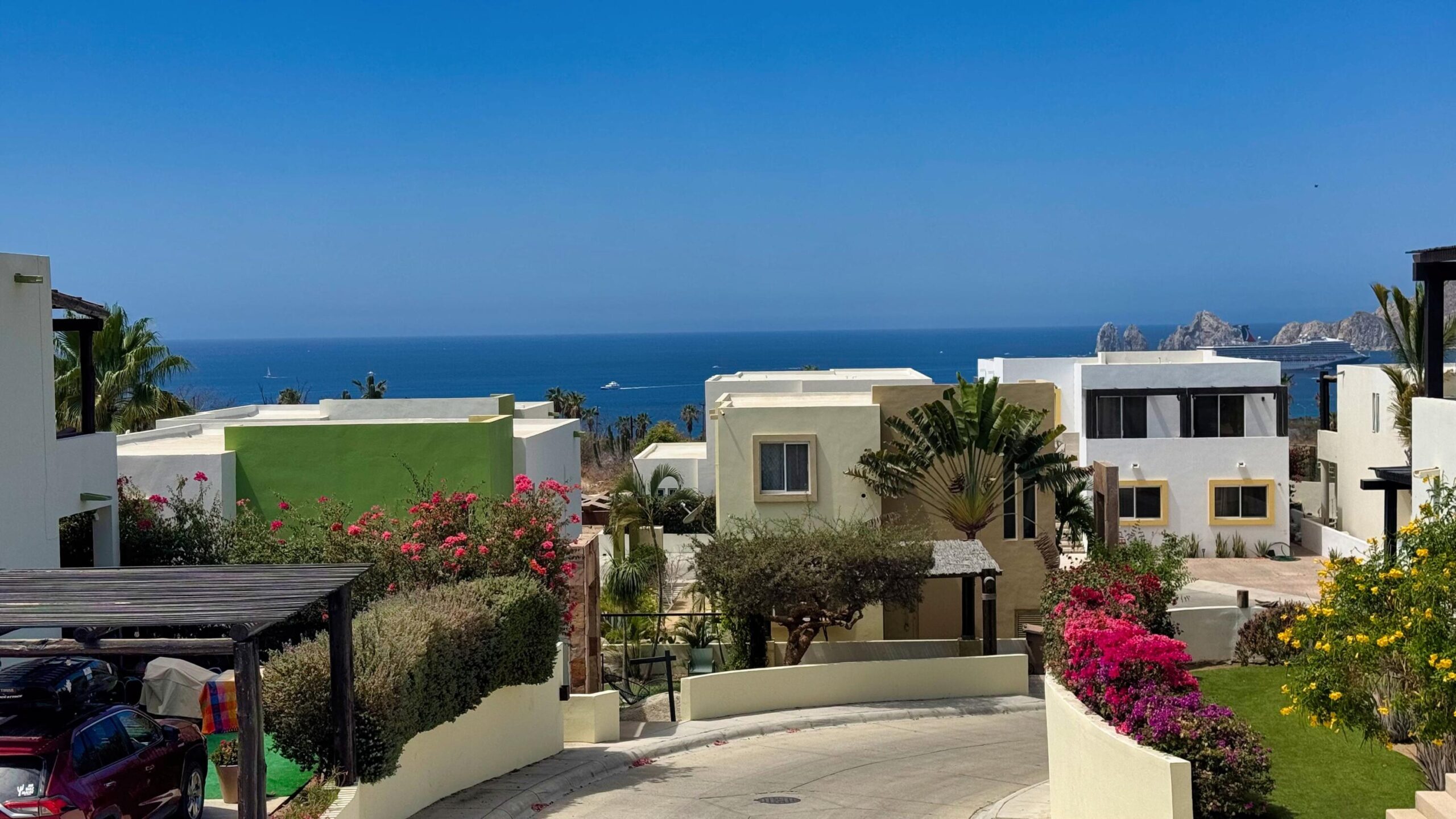 Los Cabos Magisterial Located in a residential area with excellent appreciation and high rental demand, this duplex is an outstanding opportunity for investors or buyers looking to build equity through light renovations. Both apartments are included in the sale as one deeded property. The neighborhood continues to grow in popularity due to its strategic location and accessibility, making this property an attractive option for rental income or long-term investment. Ubicado en una zona residencial de excelente plusvalía y alta demanda de rentas, este dúplex representa una magnífica oportunidad para inversionistas o compradores interesados en generar patrimonio mediante remodelaciones ligeras. Ambos departamentos están incluidos en la venta como una sola propiedad escriturada. La colonia continúa aumentando su popularidad gracias a su ubicación estratégica y accesibilidad, convirtiendo esta propiedad en una excelente opción para generar ingresos por renta o inversión a largo plazo. for sale