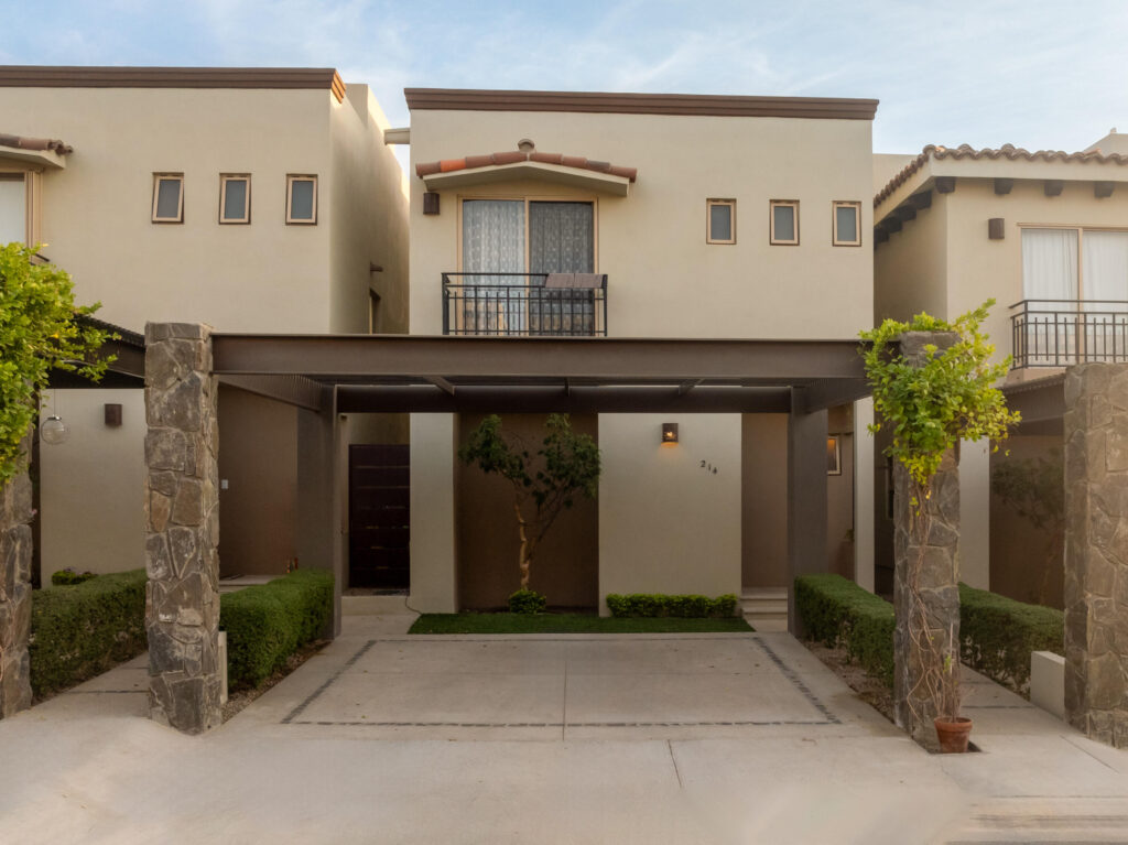 Los Cabos Camino Del Mar A unique opportunity to acquire a furnished home with 3 bedrooms, 2 and a ½ baths, 2 car garage, patio, and a rooftop with ocean, mountain and golf course – residencial camino del mar, Cabo Corridor, BS